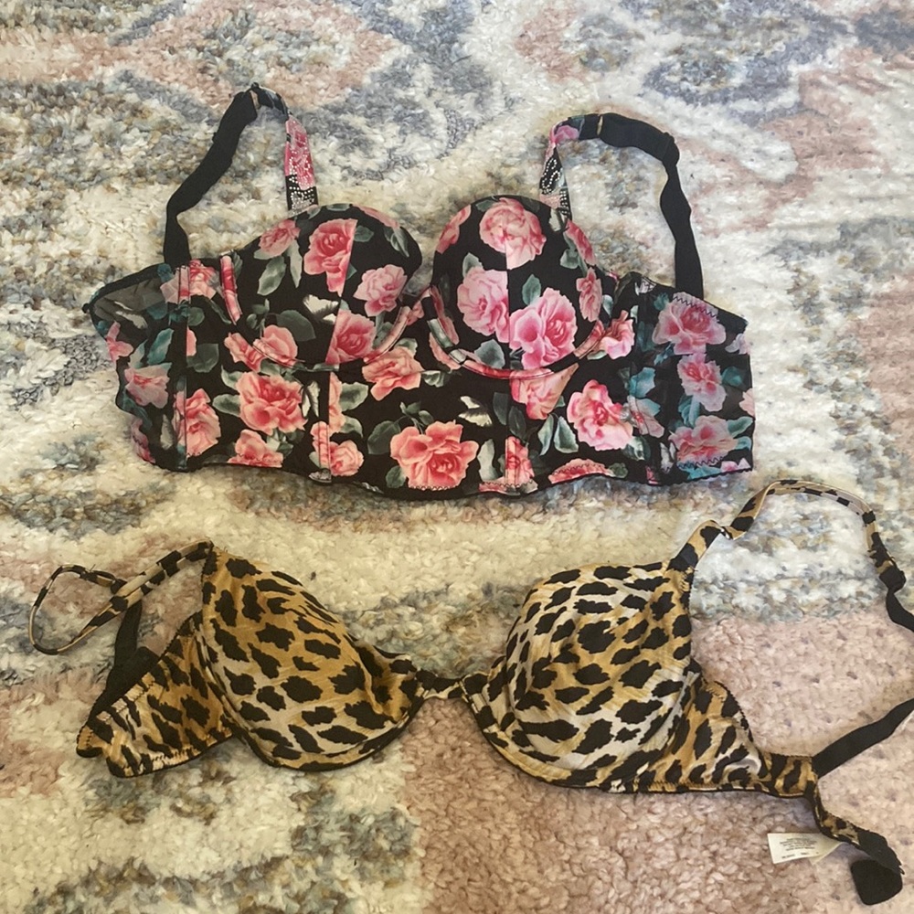Lot of 2 Victoria secret bras size 36B